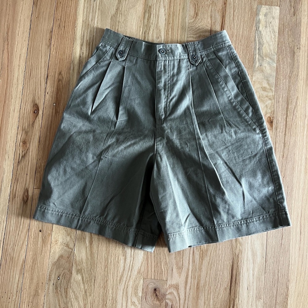 American Vintage High-Waist Olive Green Pleated Shorts